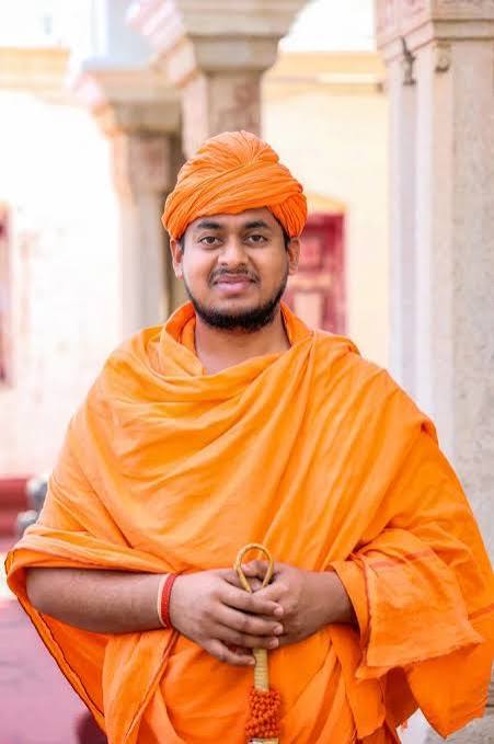 स्वस्तिश्री आगम कीर्ति भट्टारक स्वामीजी